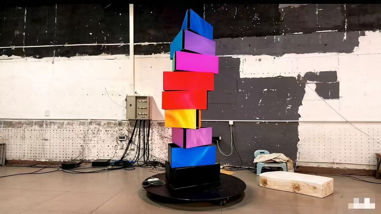 1 Triangular Rotating Mechanical LED Display